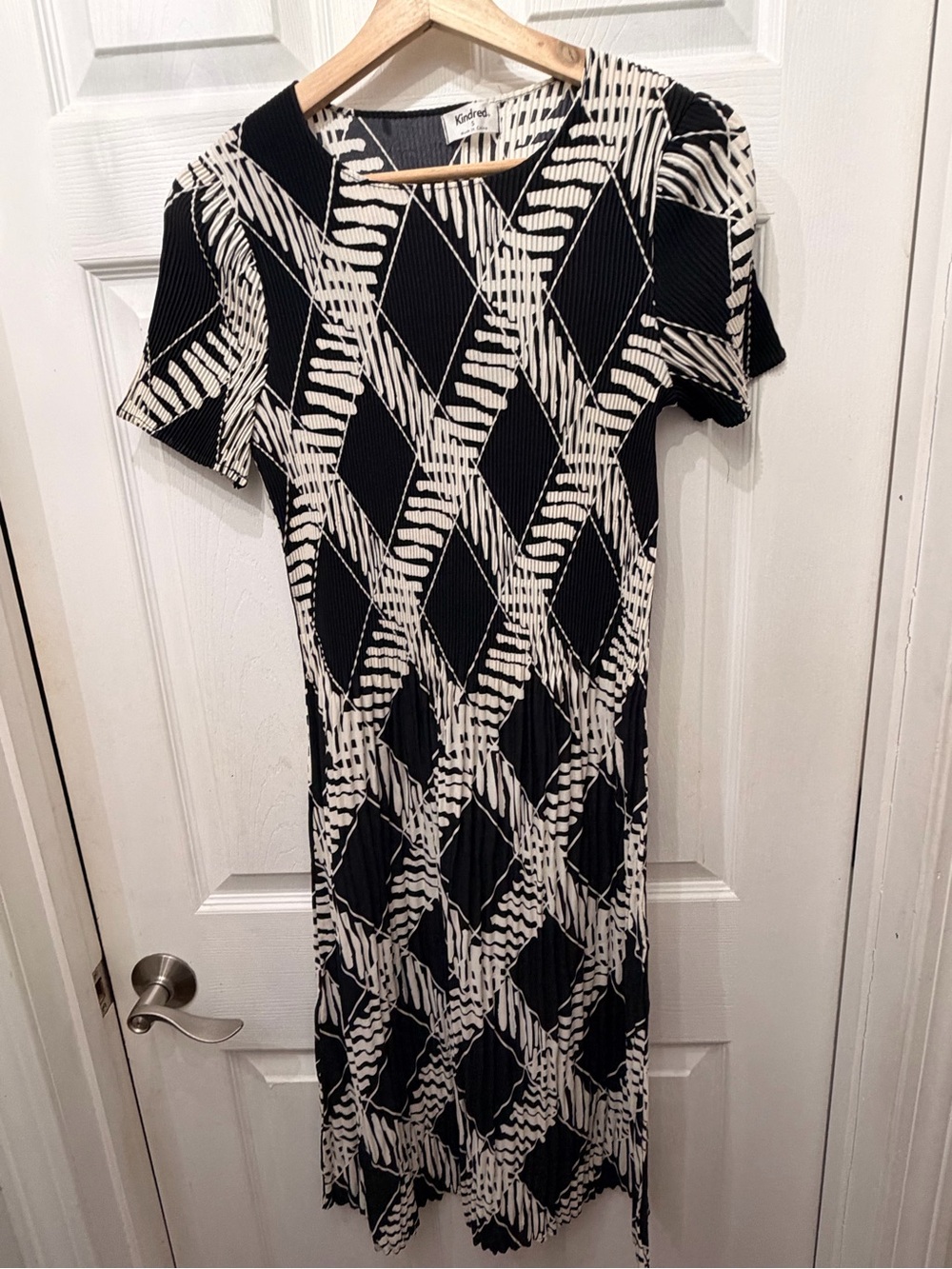 Kindred Black & Cream Geometric Midi Dress - Fitted Short Sleeve